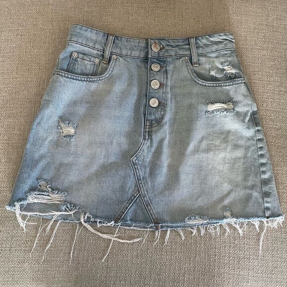 Urban Outfitters BDG Size Medium Light Wash Distressed Denim Skirt buttons - Picture 1 of 6